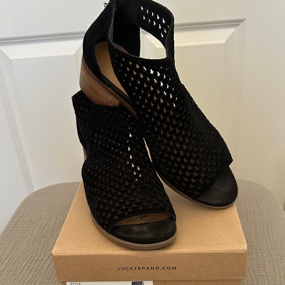 Lucky Brand Black Cutout Peep Toe Heels - Picture 1 of 1
